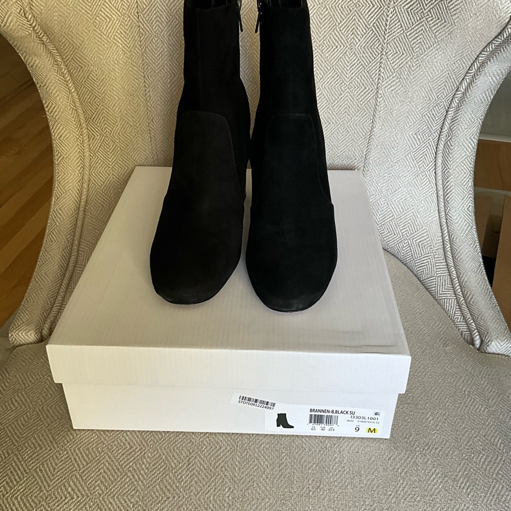 Gorgeous Vince Black Suede Booties